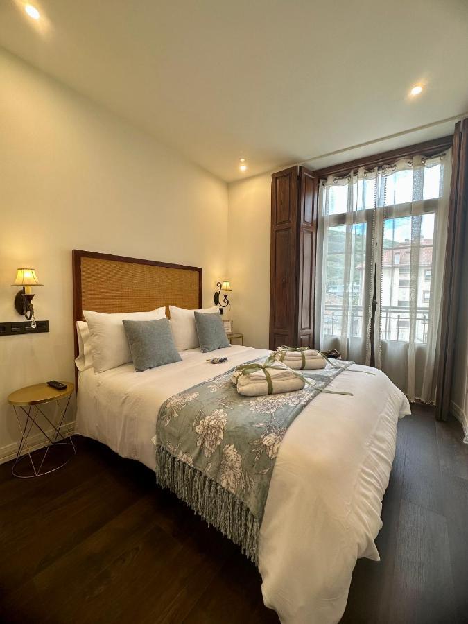 Claren'S Boutique Rooms Cangas De Narcea Exteriör bild