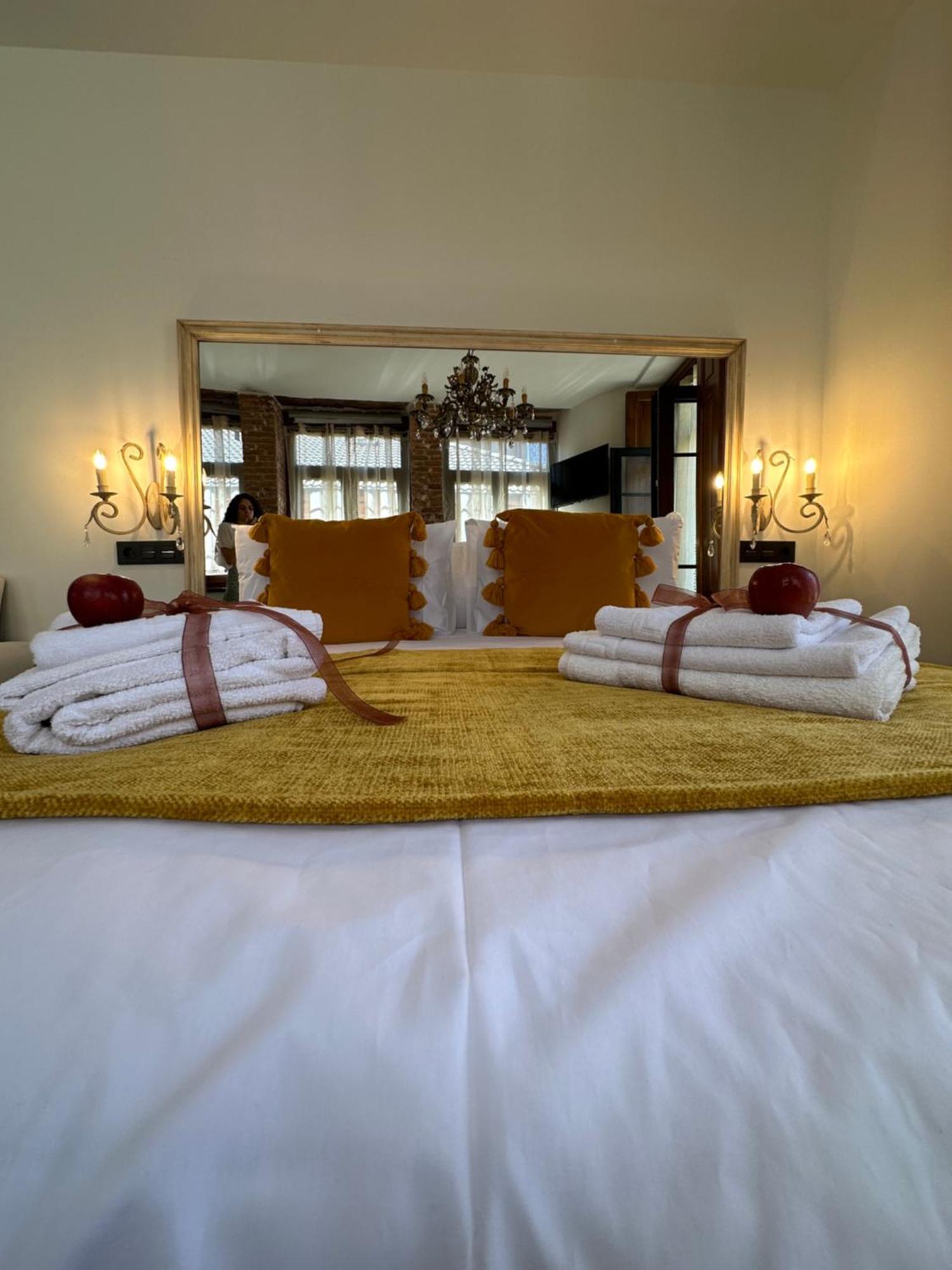 Claren'S Boutique Rooms Cangas De Narcea Exteriör bild