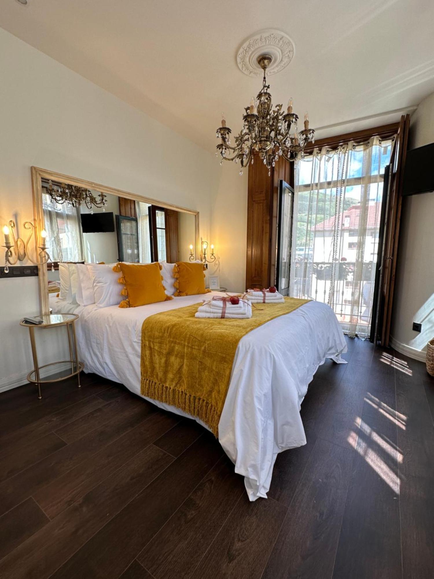 Claren'S Boutique Rooms Cangas De Narcea Exteriör bild