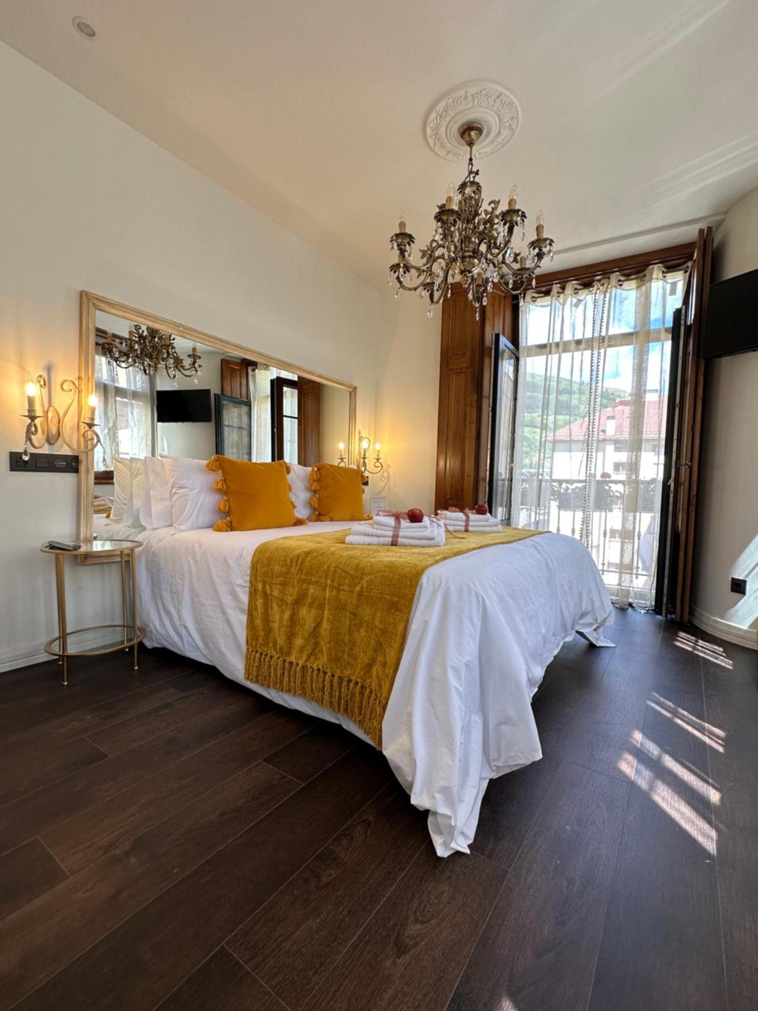 Claren'S Boutique Rooms Cangas De Narcea Exteriör bild