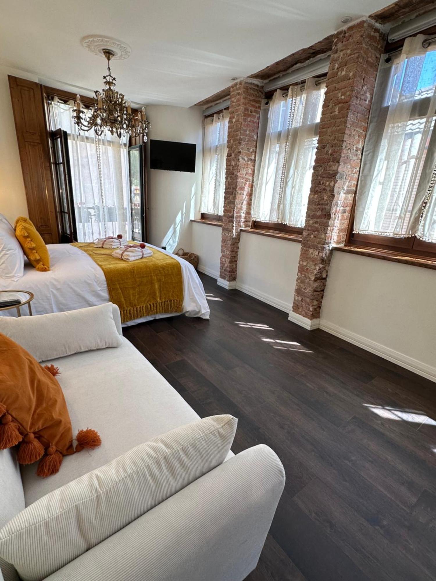 Claren'S Boutique Rooms Cangas De Narcea Exteriör bild